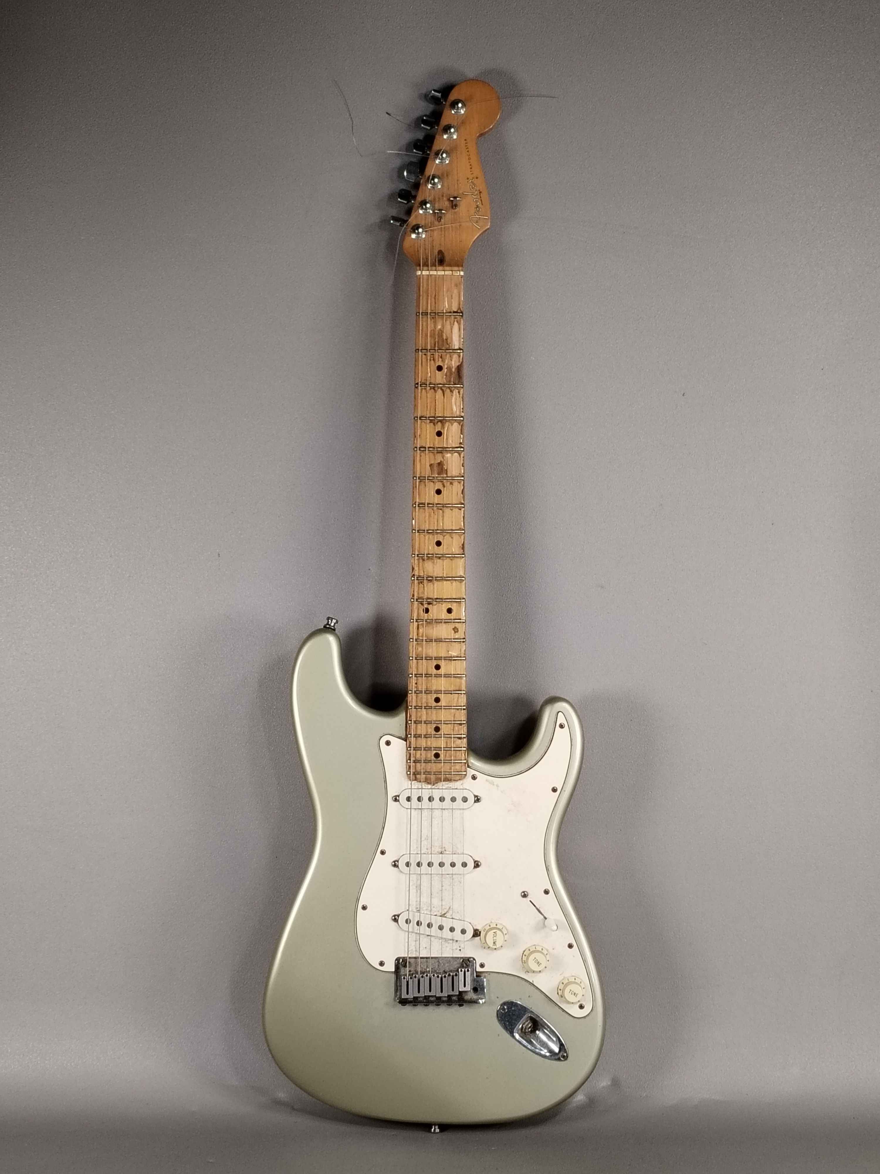 Guitare électrique FENDER